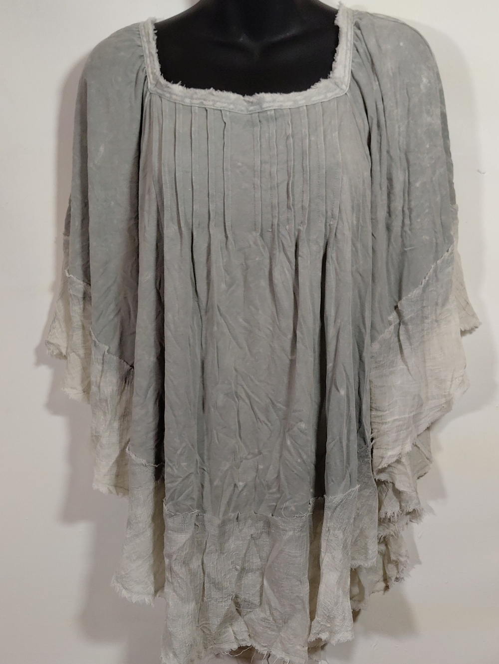 Gimmicks by BKE Gray Layered Boho Hippie Top Size Small